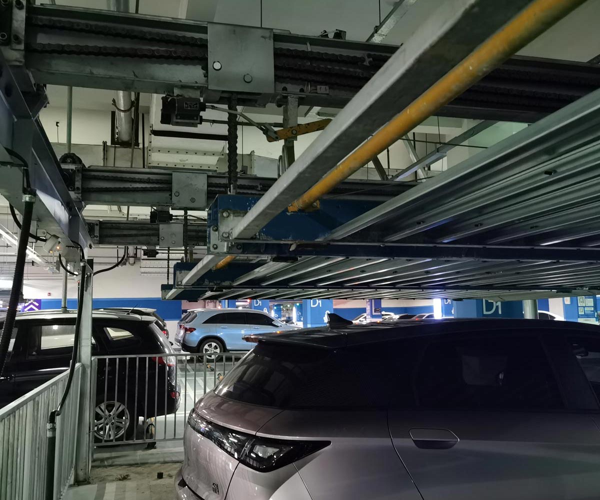 雙層簡易式停車設備安裝.jpg
